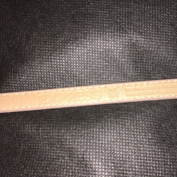 Thin pale pink plastic belt - Picture 3 of 5